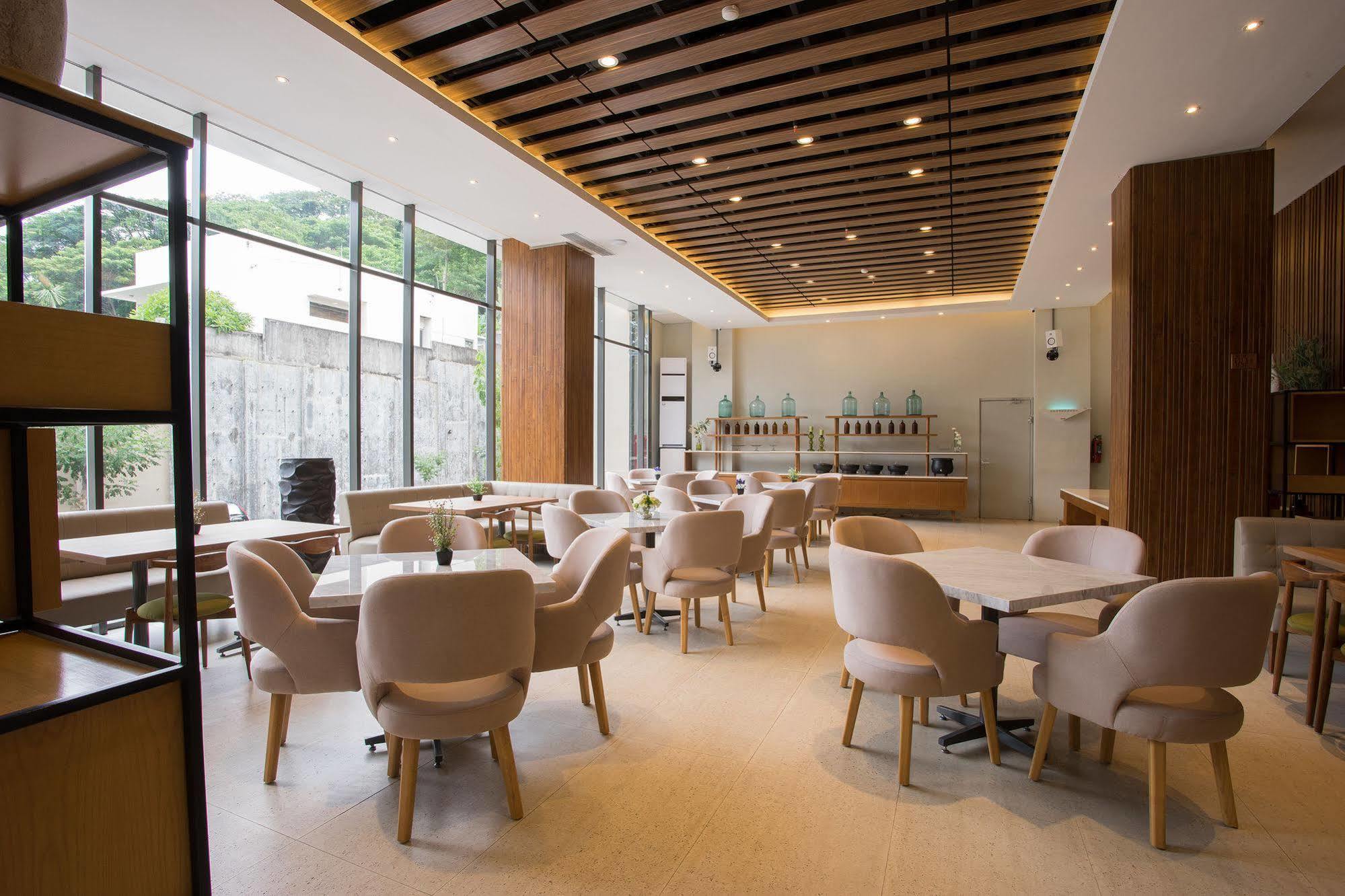 Allstay Simpang Lima Hotel Semarang